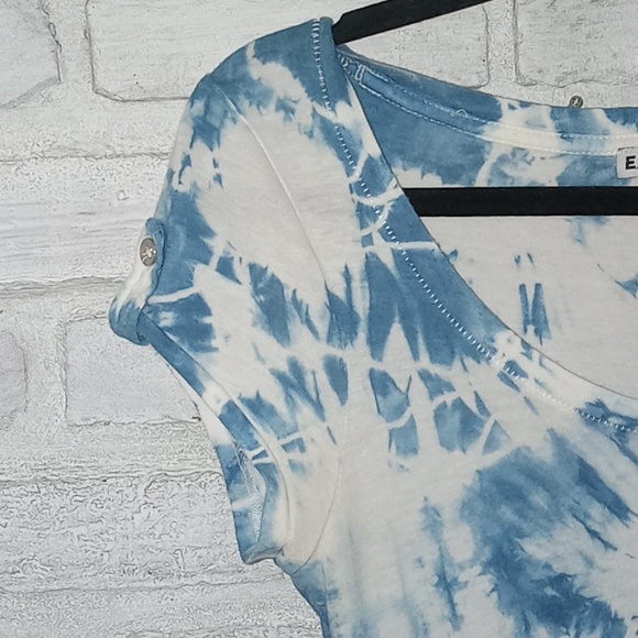 Add To Bundle | Express Blue & White Tie Dye Fitted Scoop Neck T-Shirt XS - Picture 5 of 10